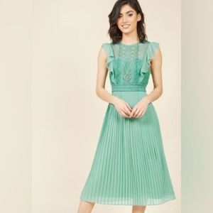 ModCloth Ruffled in Florence Midi Dress in Buttermint in XL